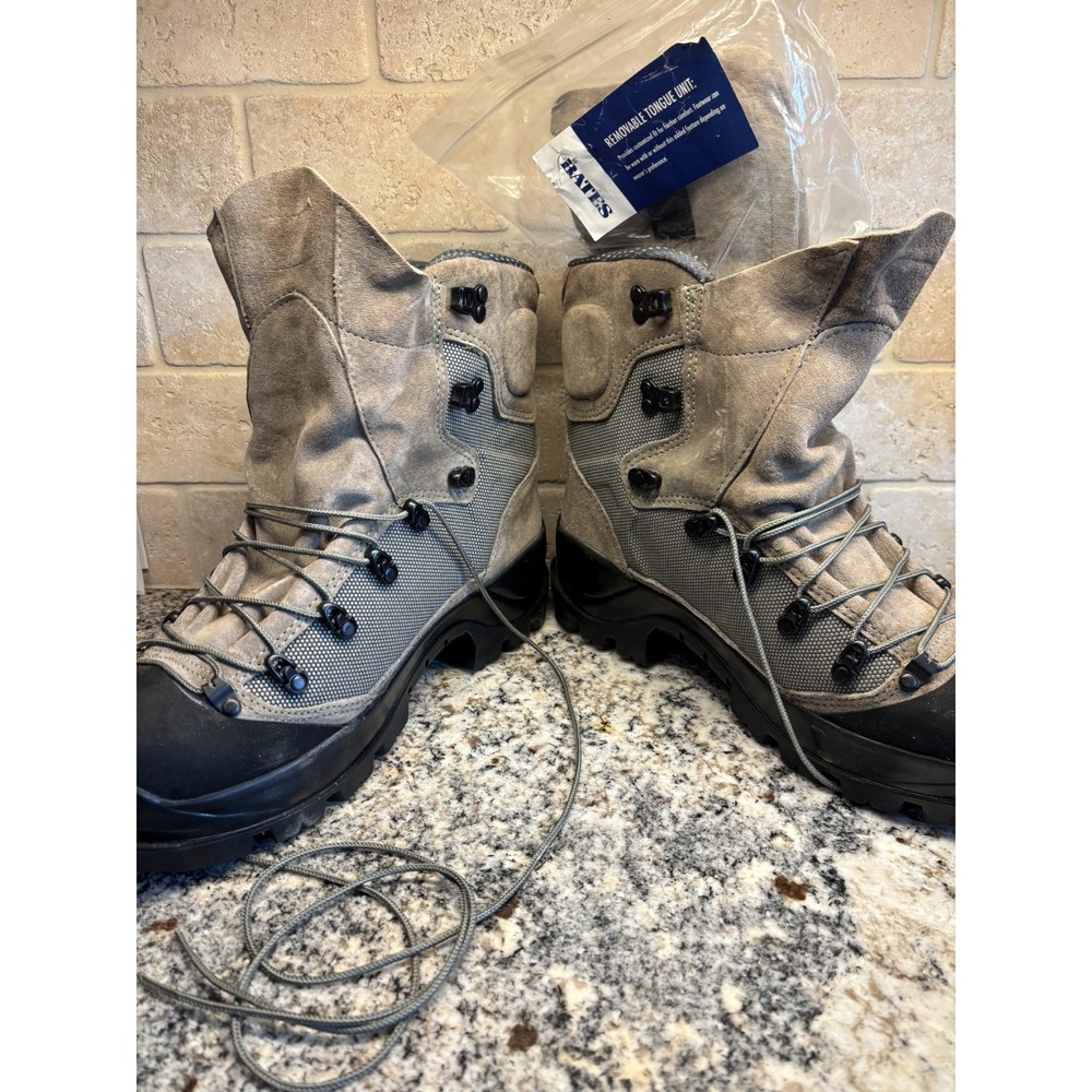 Men's 9.5 R black and gray Bates Tora Bora Alpine hiking/mountain combat hike